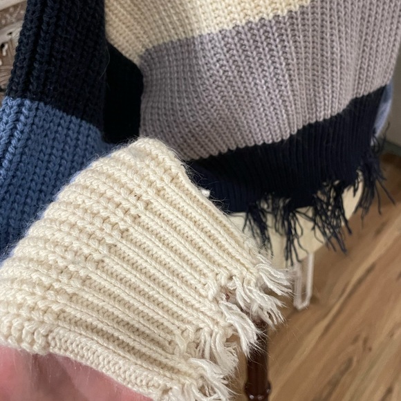 Coco + Jaimeson V-neck stripe deconstructed sweater - Picture 4 of 5